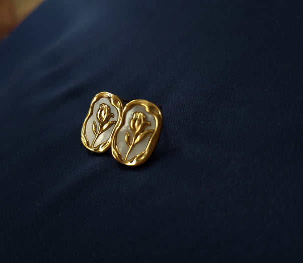 Golden Tulip Cameo Studs