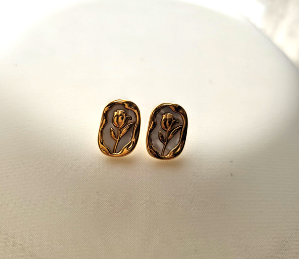 Golden Tulip Cameo Studs